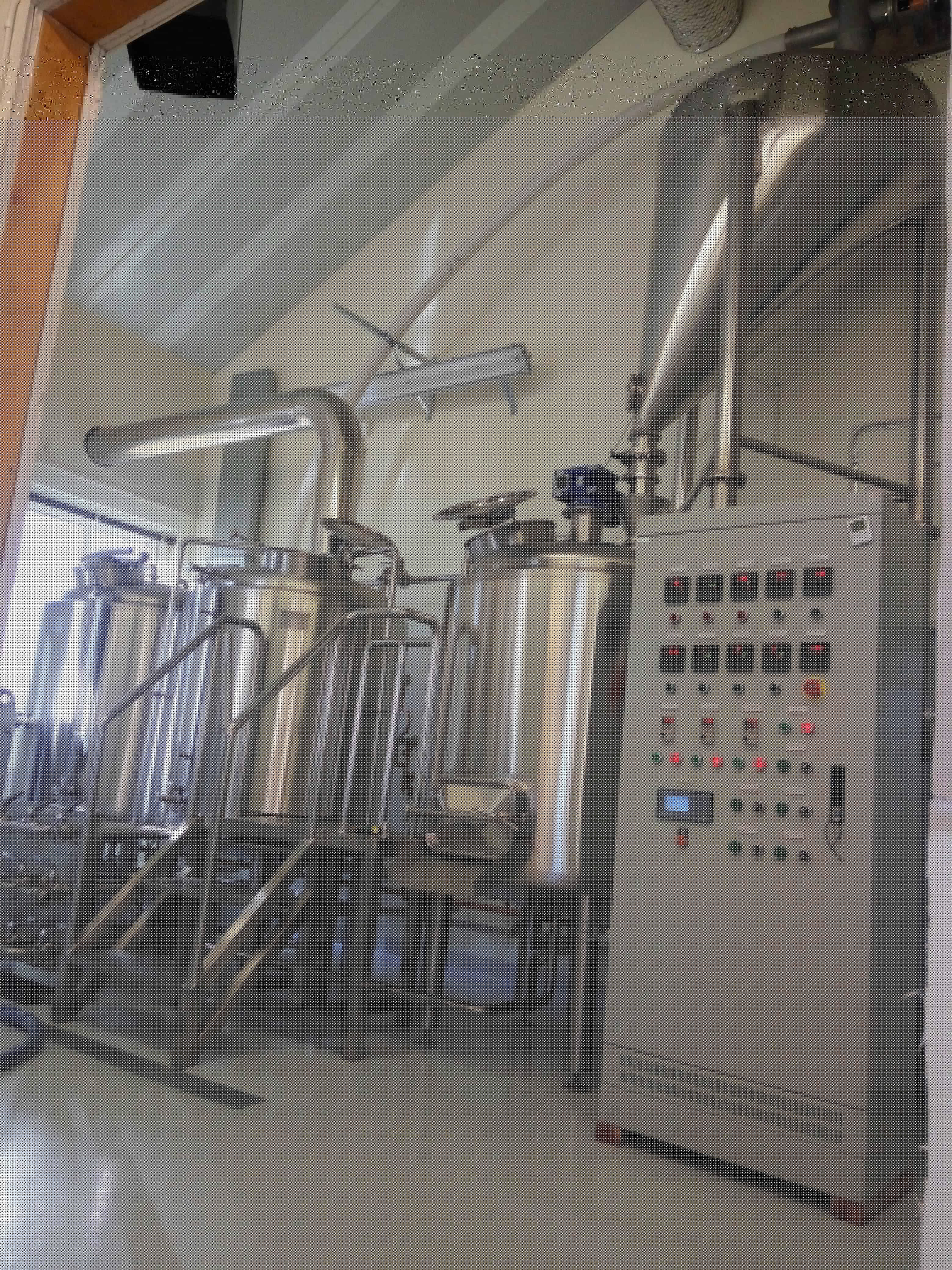 精釀啤酒設(shè)備多少錢(qián)一套？